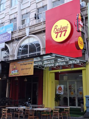 Foto 2 - Makanan di Bakmi 777 oleh SarMeL 
