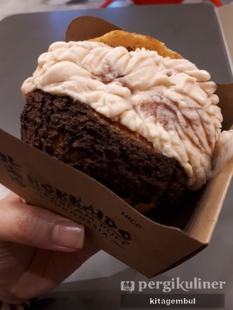 Foto Makanan di Hokkaido Icecream Puff