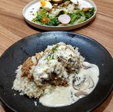 Foto Chicken Mushroom Rice, Chicken Pesto Rice, Iced Magic, Dragon Fruit Berries di Kiro Kima