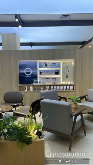 Foto 7 - Interior di Finders Cafe oleh Darsehsri 
