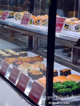 Foto Makanan di Sushi Master