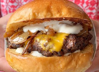 13 Burger Enak di Jakarta yang Paling Enak dan Favorit Banyak Orang