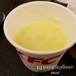 Foto 1 - Makanan(Cream Soup) di KFC oleh @teddyzelig 