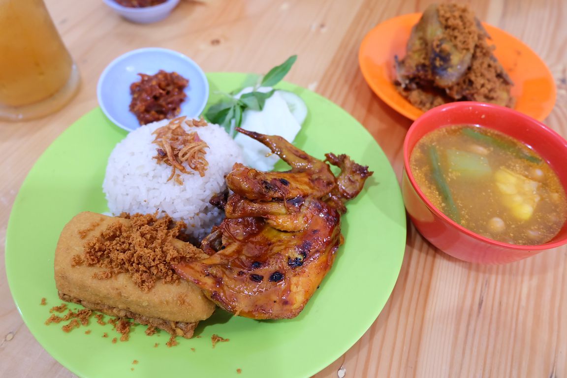 Ayam Goreng Borobudur, Gading Serpong, Tangerang - Lengkap: Menu