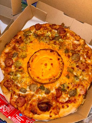 Foto 4 - Makanan(Volcano Cheese Meatmax) di Domino's Pizza oleh Cyntia // IG: @cyntiahbsr
