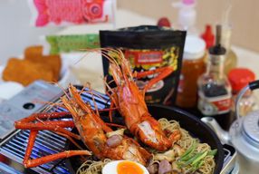 Foto Universal Noodle Ichiro Ramen Market