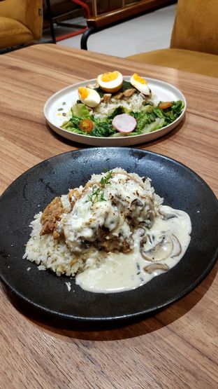Foto 1 - Makanan(Chicken Mushroom Rice, Chicken Pesto Rice, Iced Magic, Dragon Fruit Berries) di Kiro Kima oleh Simon A. claudius_simon