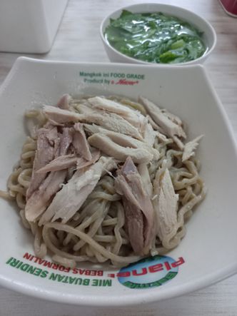 Foto Makanan di Bakmi Karet Planet