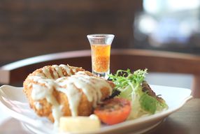 Foto The Hook Resto & Cafe