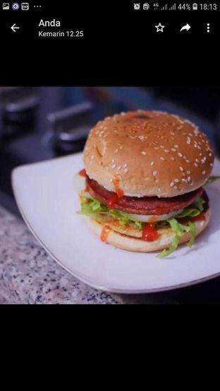 Foto 7 - Makanan(Burger) di Kopi Tong 168 oleh Akun Google