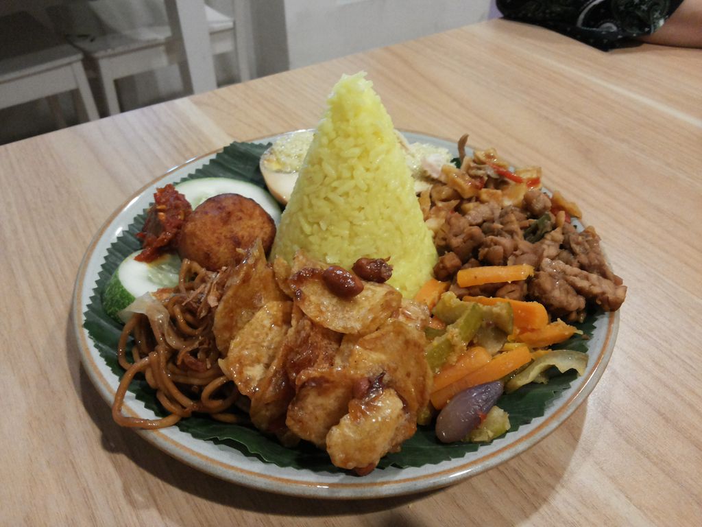 Rekomendasi 5 Nasi  Kuning  di Jakarta Selatan Paling  Enak  