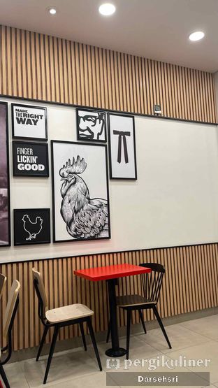 Foto 2 - Interior di KFC oleh Darsehsri 