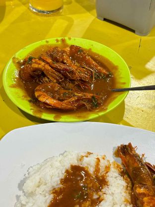 Foto 5 - Makanan(Udang Saos Padang) di Seafood 68 Santa oleh Cyntia // IG: @cyntiahbsr