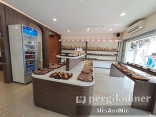 Foto review Viana Bakery & Eatery oleh UrsAndNic  10