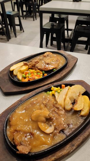 Foto Beef Steak, Chicken Mushroom di Waroeng Steak & Shake