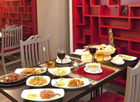 Mau Makan di Restoran Hotel? Kamu Harus Tahu Istilah-Istilah Ini!