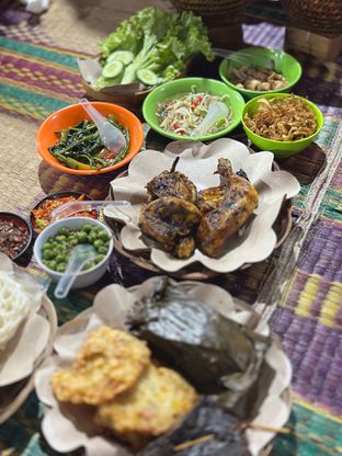 Foto 4 - Makanan(Sambal Goang, Tumis Kangkung, Tumis Toge) di RM Saung Pangasoan Restu Ibu oleh Putri 