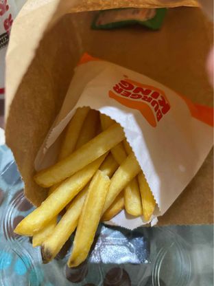 Foto 2 - Makanan(Medium Fries) di Burger King oleh Cyntia // IG: @cyntiahbsr