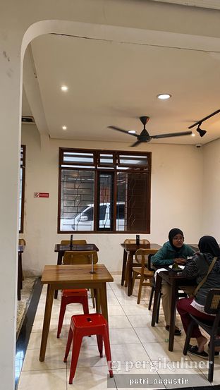 Foto 10 - Interior di Warung Bali Pak Gede oleh Putri IG @putrieview