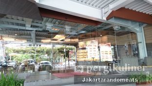 Foto 3 - Eksterior di Dunkin' Donuts oleh Jakartarandomeats