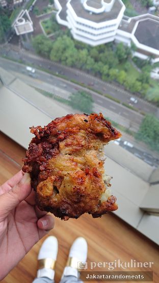 Foto 1 - Makanan di Pisang Goreng Madu Bu Nanik oleh Jakartarandomeats