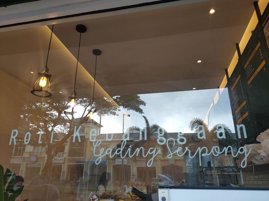 Roti Kebanggan Gading Serpong Review JC Wen di restoran Roti