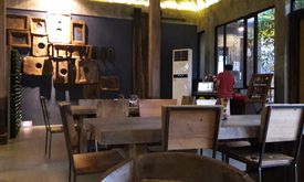 Old Wood Bistro & Bar