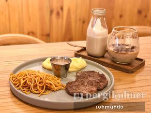 Foto 1 - Makanan(Tenderloin Steak with Cafe Bonbon) di Grillnesia oleh N.A. 