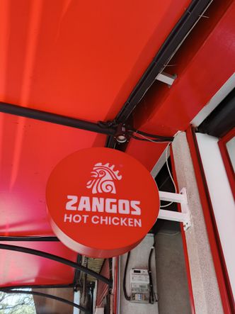 Foto Eksterior di Zangos Hot Chicken
