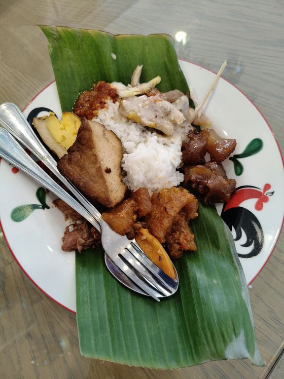 christmas-vibe-gudeg-review-tissa-kemala-di-restoran-gudeg-raden