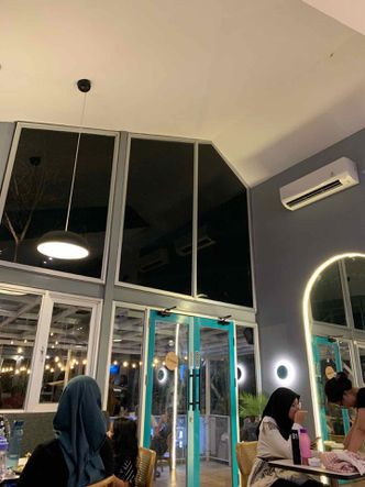 Foto Interior di Pouter Coffee