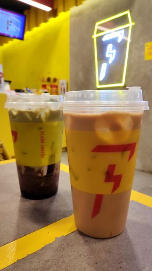 Foto - Makanan(Iced Latte &amp; Choco Matcha) di Flash Coffee oleh Simon A. claudius_simon