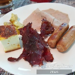 Foto 4 - Makanan di Collage - Hotel Pullman Central Park oleh @teddyzelig 