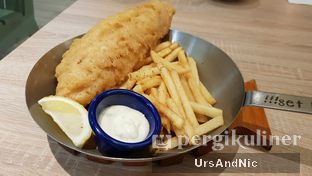 Foto 1 - Makanan(Truffle Fish and Chips) di Fish & Co. oleh UrsAndNic 