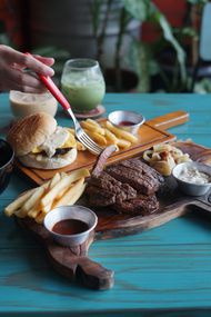 Foto Makanan di Meat Republiken