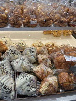 Foto 4 - Interior di Aeon Bakery oleh Albert Murdiono