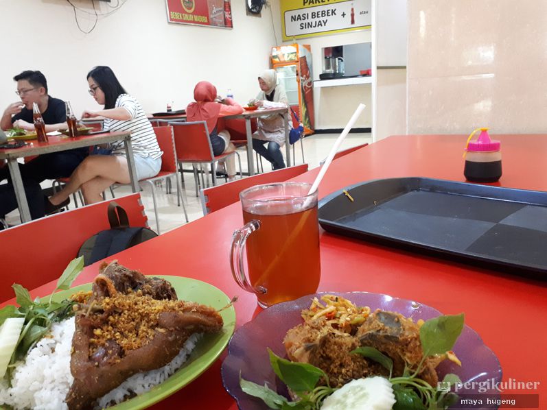 Bisa Pilih Ayam Review Maya Hugeng Di Restoran Nasi Bebek Sinjay Dukuh Pakis Surabaya