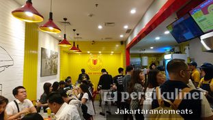 Foto 5 - Interior di The Halal Guys oleh Jakartarandomeats