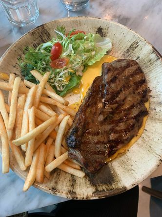 Foto Makanan di Karnivor