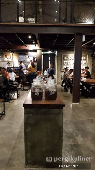 Foto 5 - Interior di Upnormal Coffee Roasters oleh UrsAndNic 