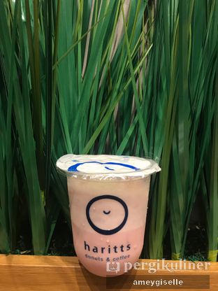 Foto 2 - Makanan di Haritts Donuts & Coffee oleh Hungry Mommy