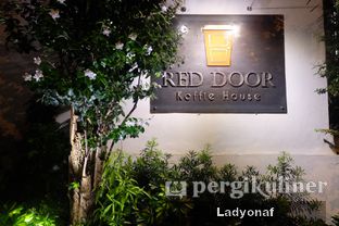 Foto 4 - Eksterior di Red Door Koffie House oleh Ladyonaf @placetogoandeat