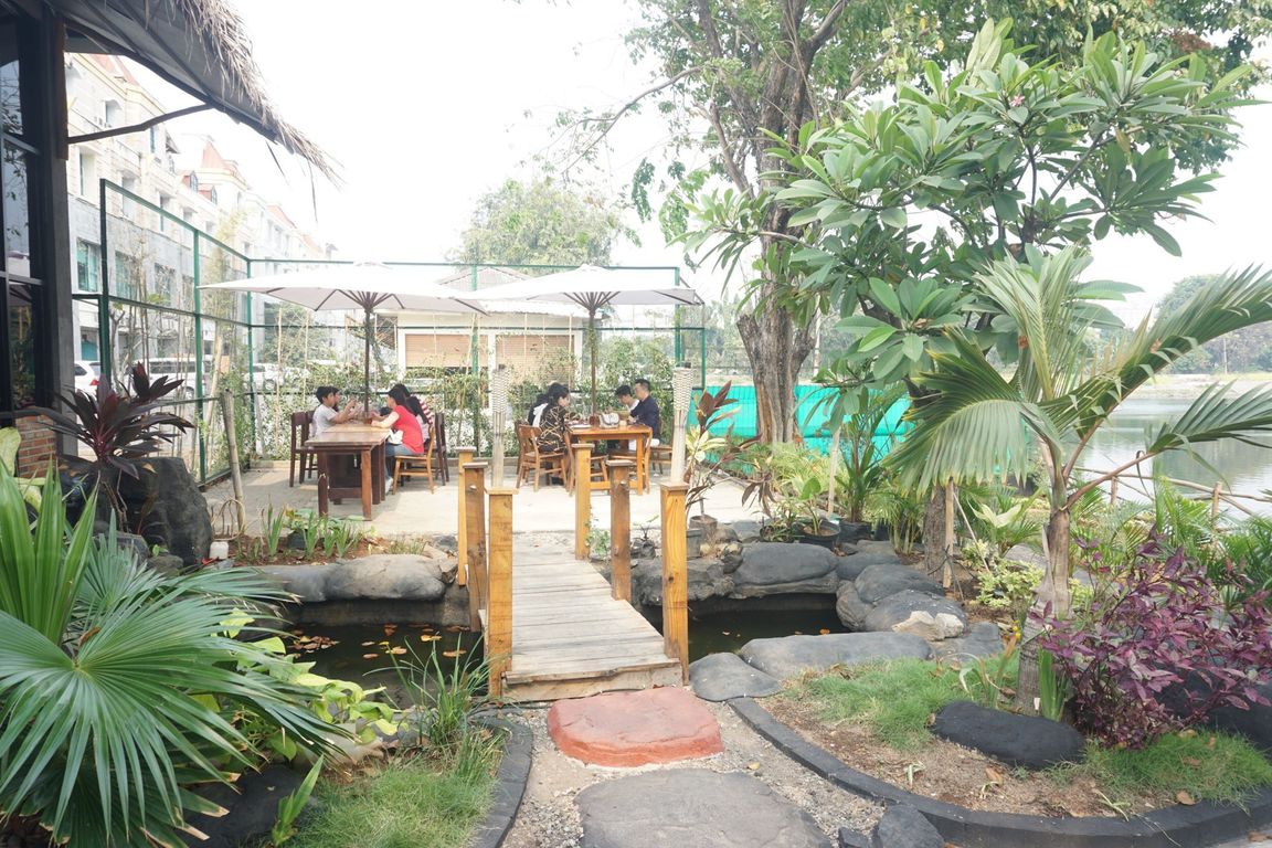 Daun Kelapa, Kelapa Gading - Lengkap: Menu terbaru, jam ...