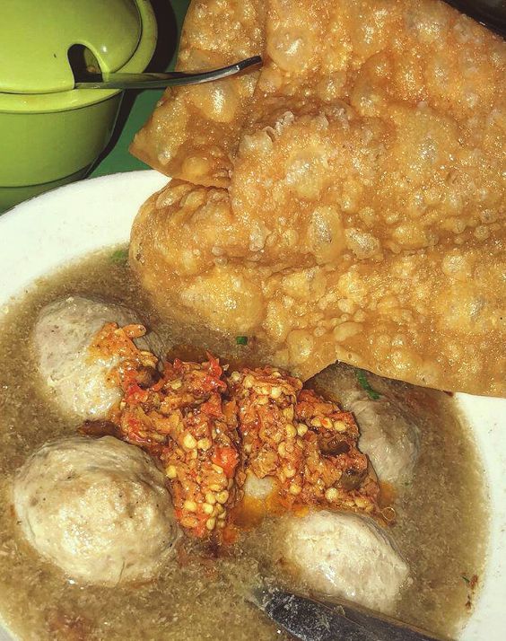 BAKSO DAN KUAH NYA BIKIN NAGIH GUYS - Review GetUp TV di restoran Bakso