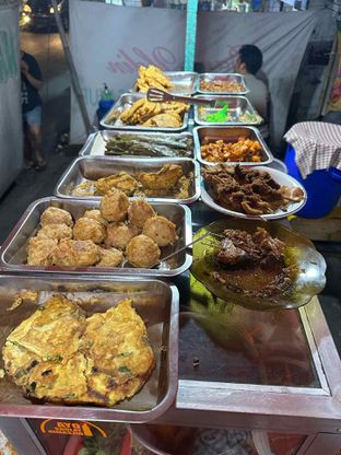 Foto 3 - Makanan di Nasi Uduk & Ketupat Sayur Betawi Bang Udin oleh Albert Murdiono