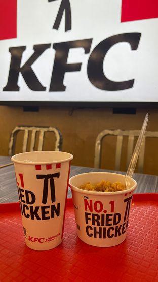 Foto 2 - Makanan di KFC oleh FoodieTravelDiary23 PL