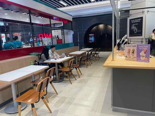 Foto 3 - Interior di Megaze Coffee oleh Oswin Liandow