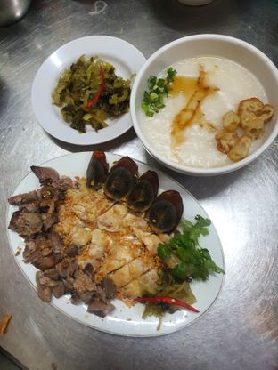 Foto 1 - Makanan di Bubur Cap Jago oleh Wanny Ng