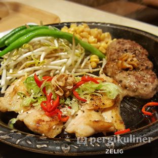 Foto 2 - Makanan(BBQ Chicken &amp; Hamburg (91k)) di Pepper Lunch oleh @teddyzelig 