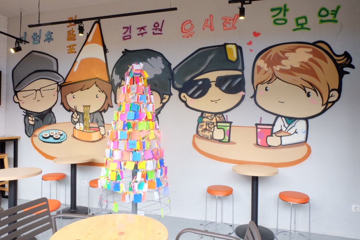 Chingu Korean Fan Cafe, Dago Bawah, Bandung - Lengkap ...